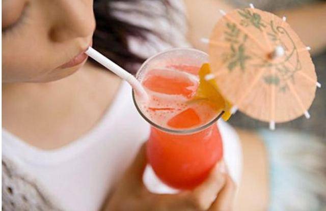 每天一杯含糖飲料使女性早發結直腸癌風險提升